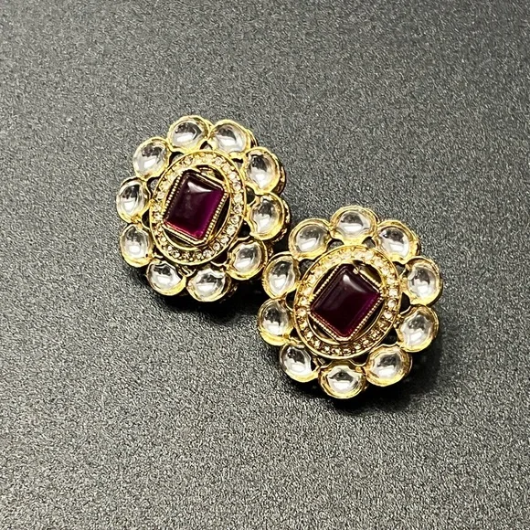 Maroon studs - Picture 2 of 2